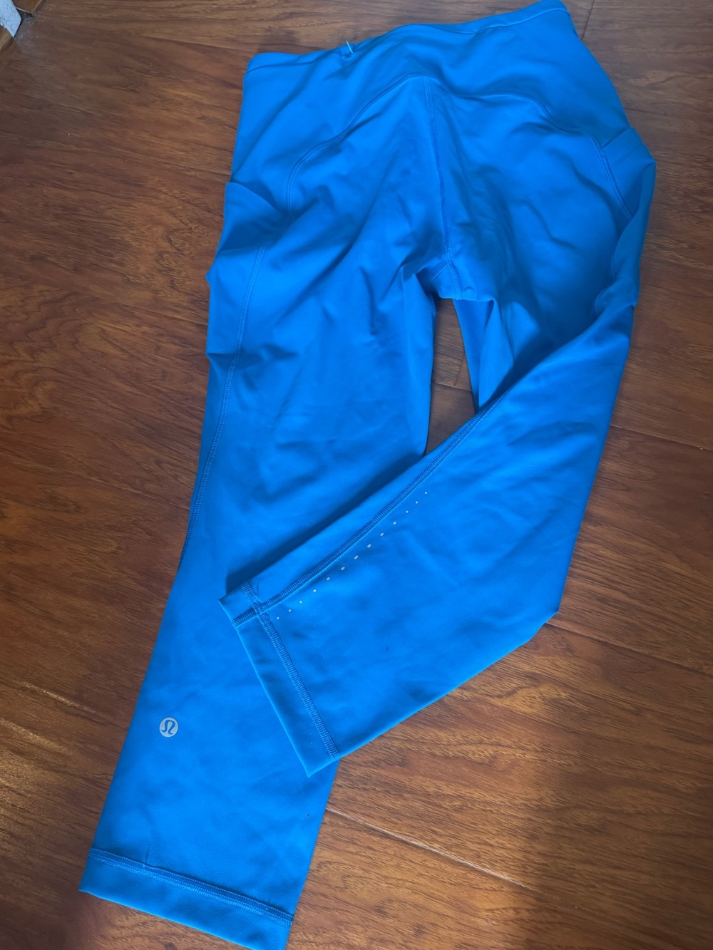 Lululemon- Blue Leggings - with pockets - size 8 - new without tags